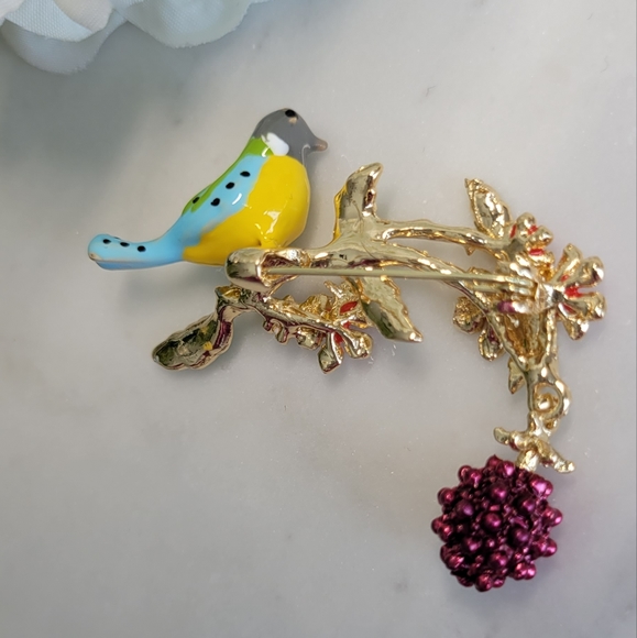Cute Bird Brooch Bird with berries Pin Bird Brooch Gold Flowers Bird with ber… - Picture 5 of 15